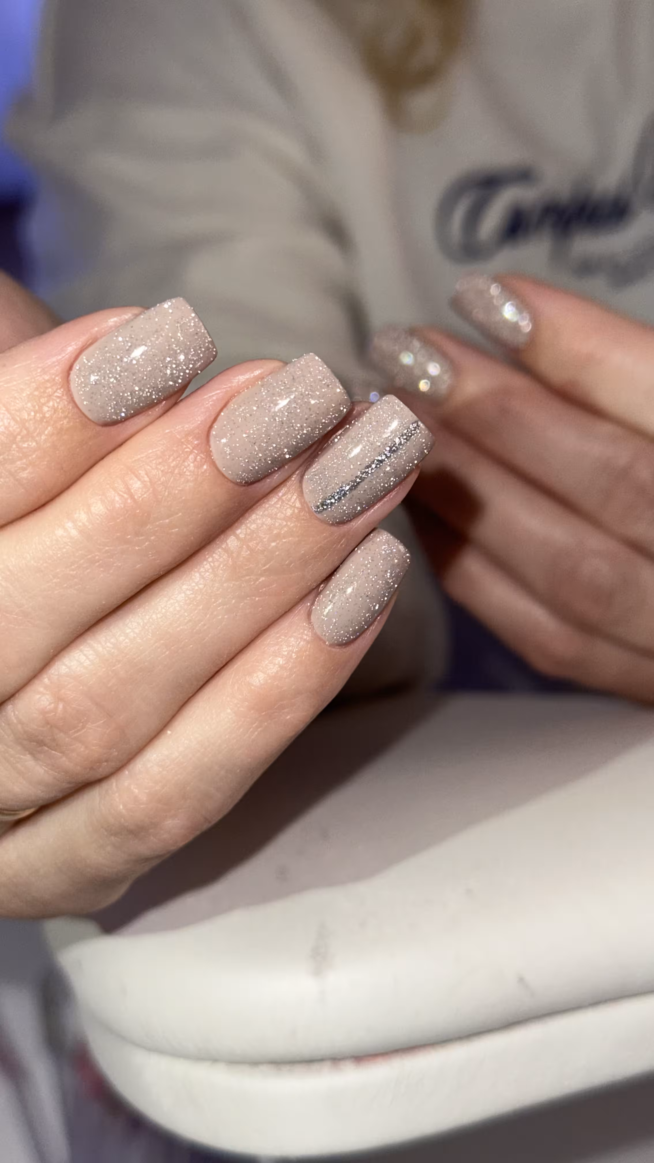 Ästhetische Maniküre mit Gel-Lack — MOOD BEAUTY München