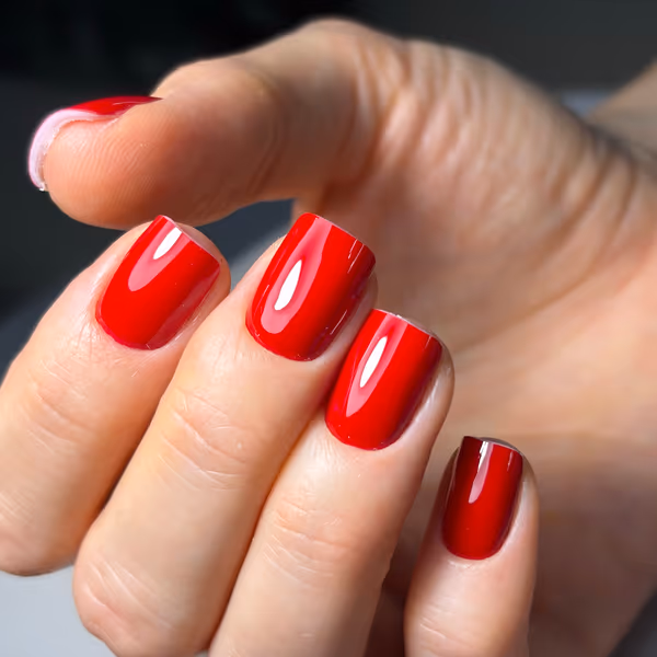 Gel-Lack Maniküre in Rot — MOOD BEAUTY München